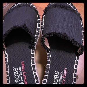 NIB Skechers Bob black canvas slides